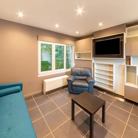 Magnificent With Hot Tubs Holiday home