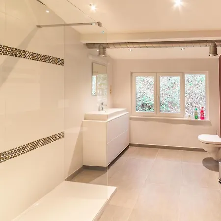 Magnificent With Hot Tubs 度假居 Esneux