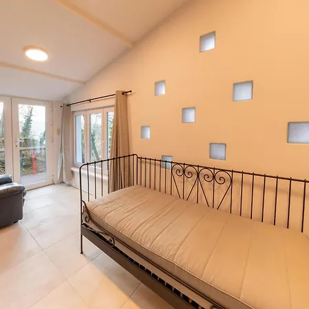 Magnificent With Hot Tubs Esneux